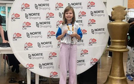 Aos 9 anos, Aline, de Timbó, é campeã de xadrez nas 3 etapas no Norte Shopping Blumenau