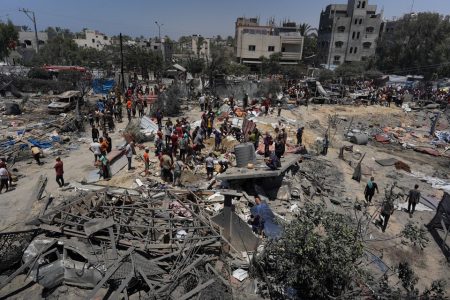 Bombardeio em zona humanitária de Gaza deixa pelo menos 71 mortos e 280 feridos