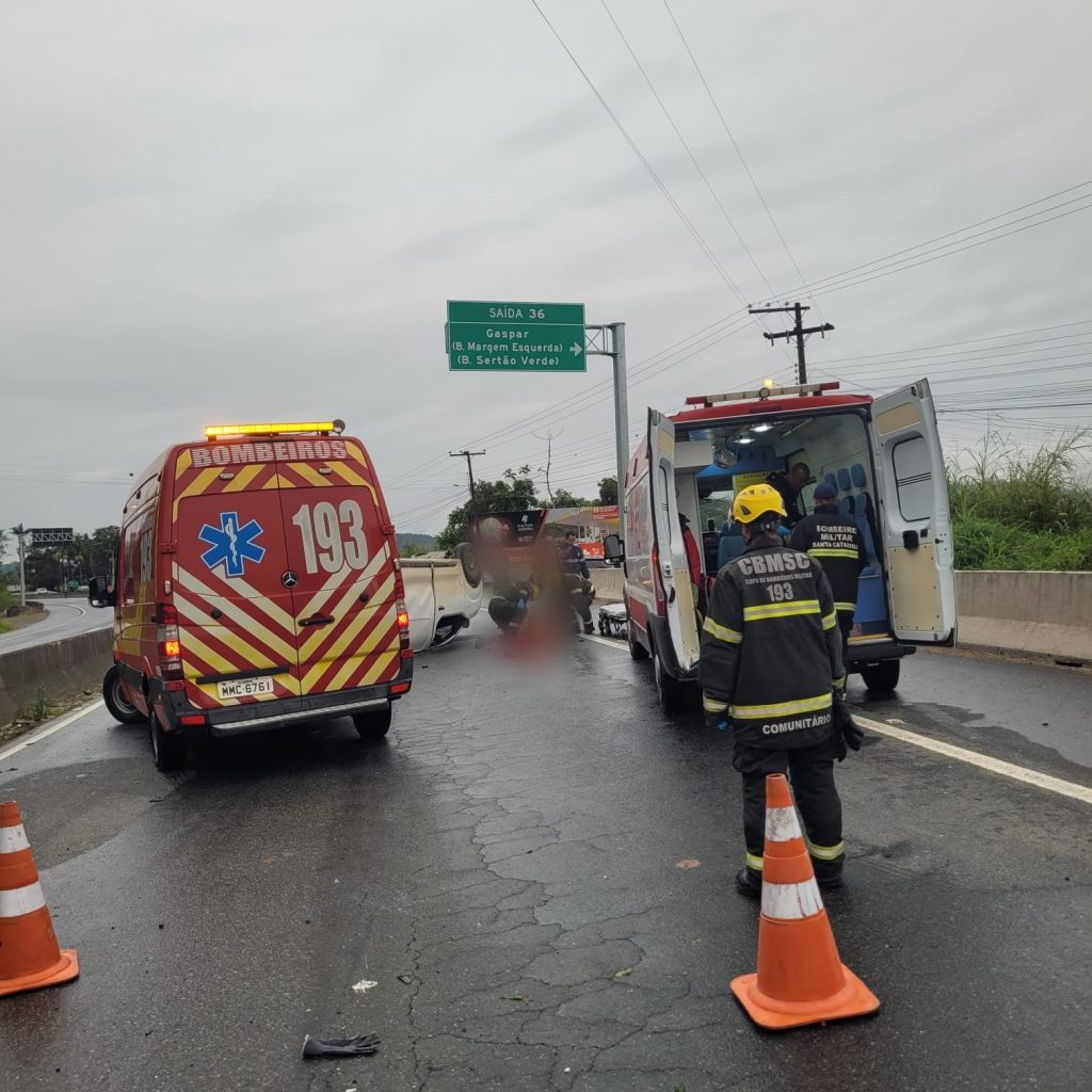 Em Gaspar, 2 pessoas ficam feridas após acidente envolvendo 3 veículos 