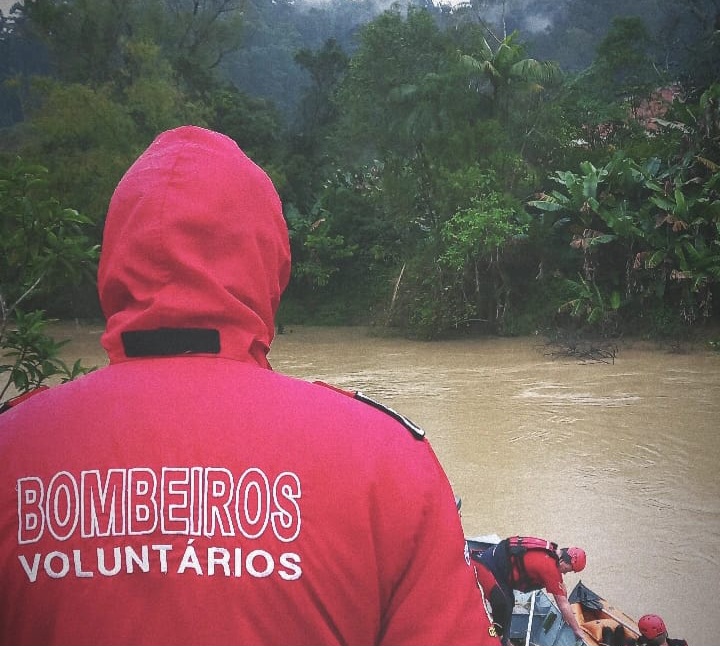 Encontrado corpo de jovem que desapareceu após tentar atravessar rio a nado em PG