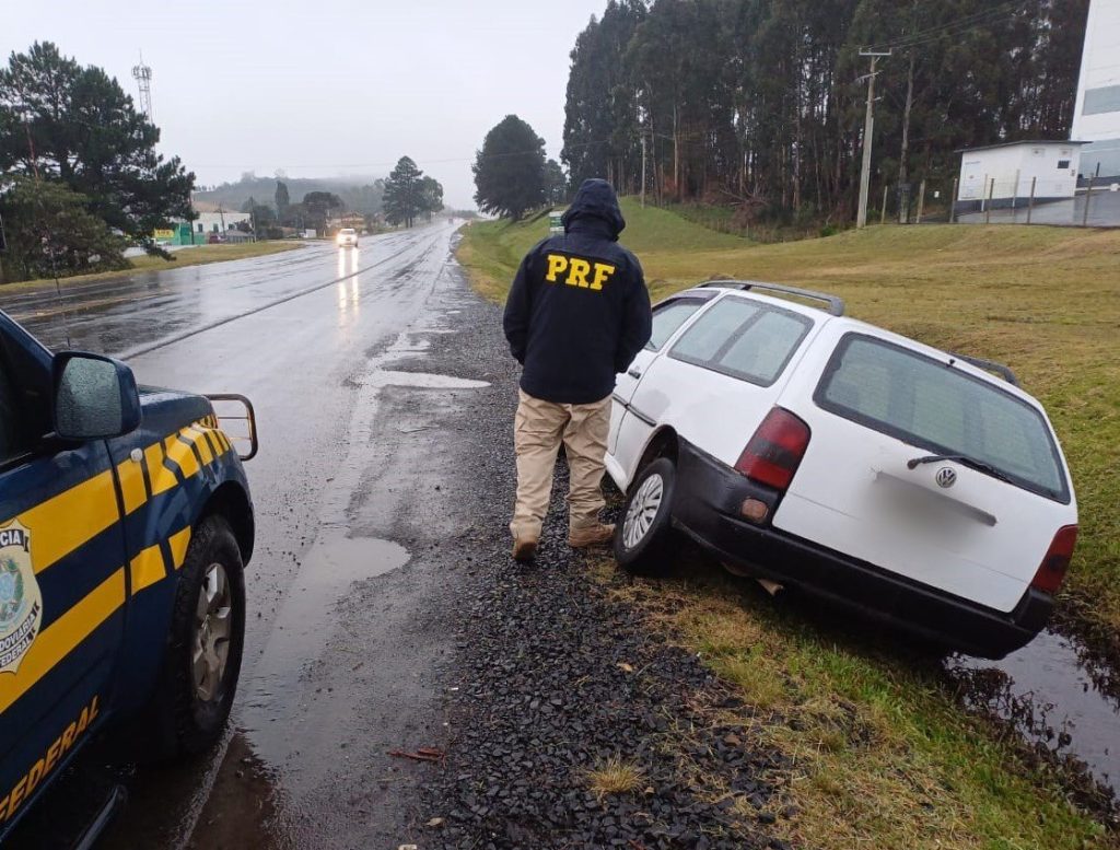 Motorista sem habilitação é preso por embriaguez após encalhar na BR-282 em SC