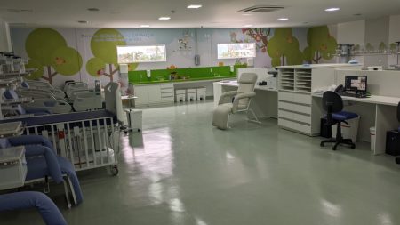 Governador de SC visita Hospital Oase e inaugura nova UTI Pediátrica