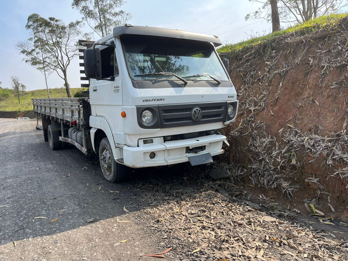 Colisão contra barranco em Pouso Redondo termina com adolescente morto 