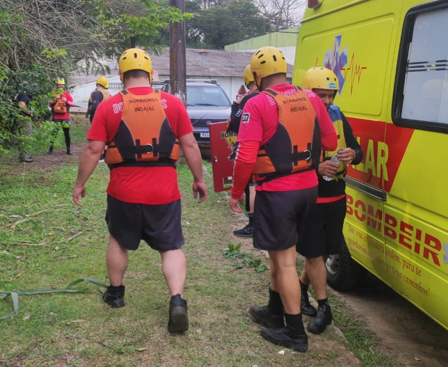 Homem morre em Indaial após pular em rio durante suposto surto psicótico