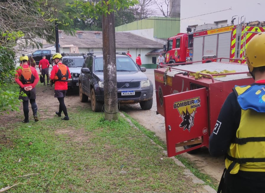 Homem morre em Indaial após pular em rio durante suposto surto psicótico