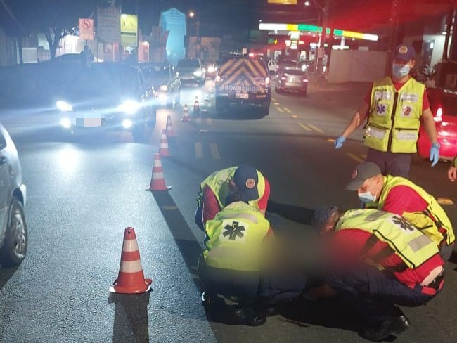 Idosa de 65 anos sofre fratura exposta e traumatismo craniano após atropelamento em Blumenau