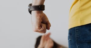 Homem de 23 anos é preso por agredir ex-companheira em Brusque