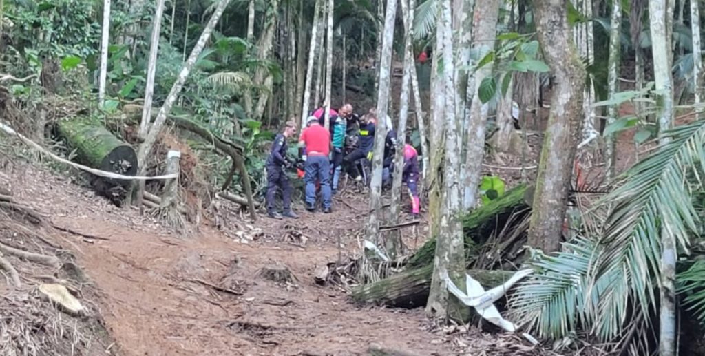 Ciclista de 25 anos se fere em queda durante treino para Campeonato Brasileiro em Pomerode