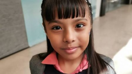 Menina de 11 anos que sofreu bullying por ser autista tem QI maior que o de Einstein e já faz mestrado