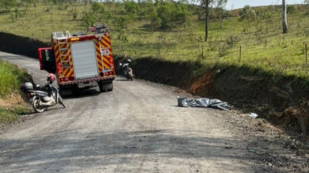 Colisão contra barranco em Pouso Redondo termina com adolescente morto 