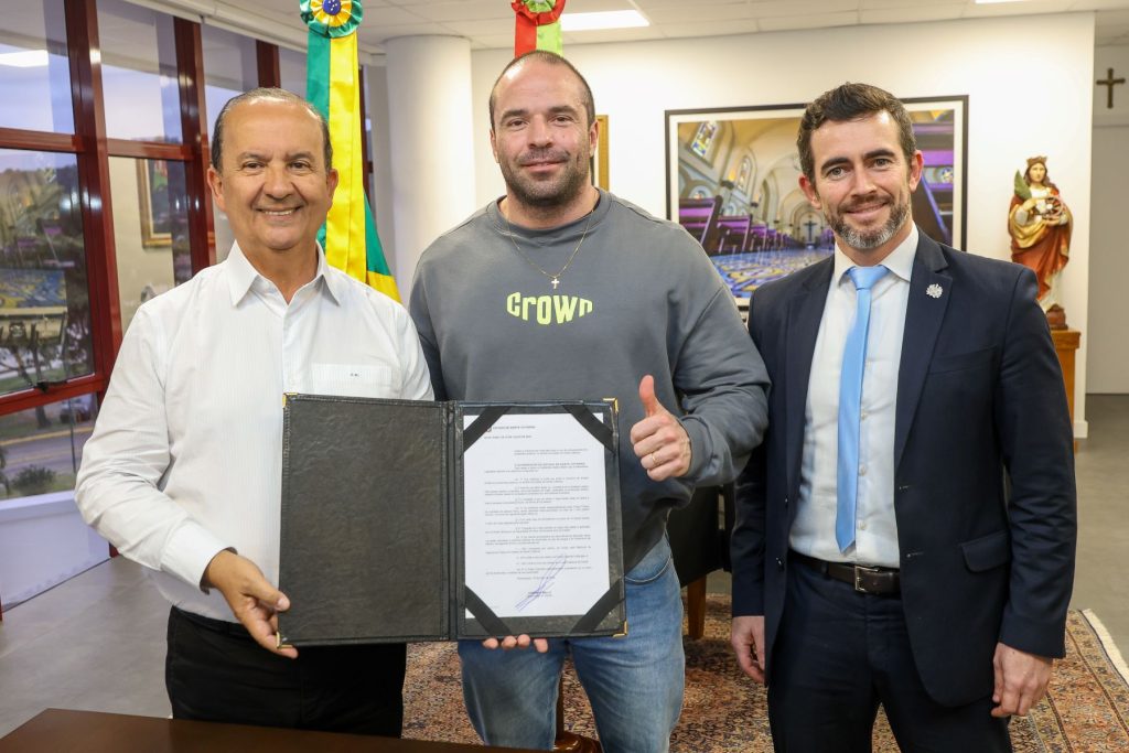 Governador Jorginho Mello sanciona Projeto de lei que prevê multa por porte e uso de drogas em espaços públicos de SC