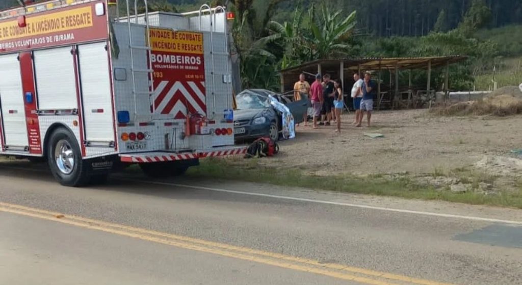 Capotamento em José Boiteux mobiliza Bombeiros de Ibirama; motorista não sobreviveu 