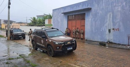 Condenado por matar a própria esposa na frente dos filhos é capturado em 'bunker' 