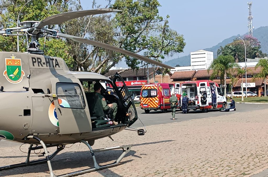 Motociclista tem braço amputado após colidir contra carro em Doutor Pedrinho 