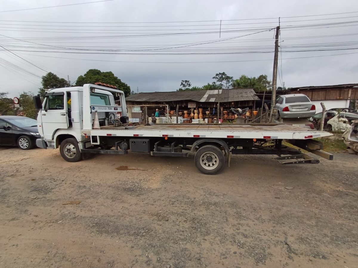 Em Blumenau, colisão entre moto e caminhão mata jovem de 20 anos 