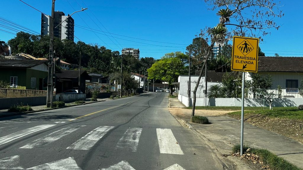 Homem tem suspeita de traumatismo cranioencefálico após ser atropelado em Timbó 