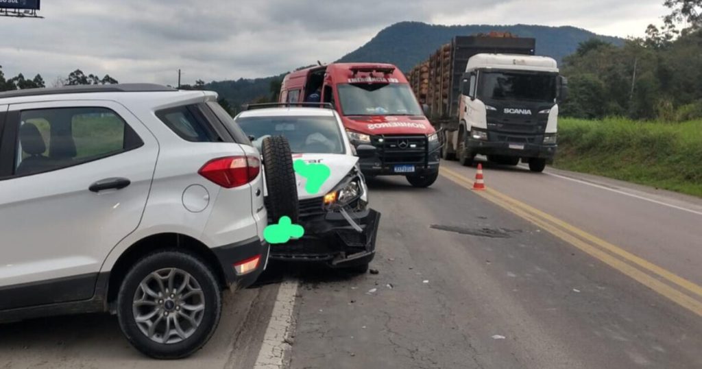 Após colisão, idoso de 63 anos é levado ao hospital em Rio do Sul