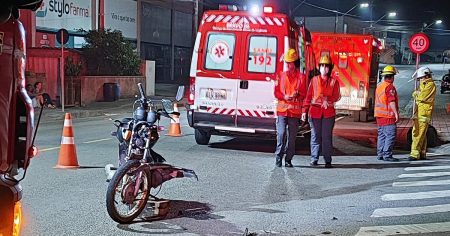 Colisão entre carro e moto deixa condutora e motociclista feridos em Indaial