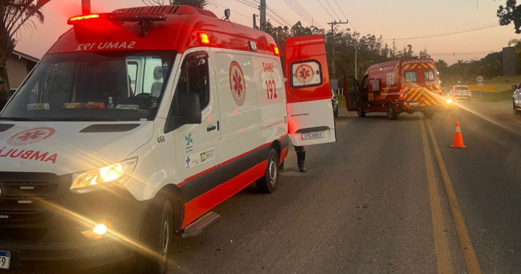 Acidente entre carro e moto em Rio dos Cedros deixa um ferido