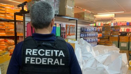 Receita Federal apreende cerca de R$ 2 milhões em produtos falsificados em Blumenau