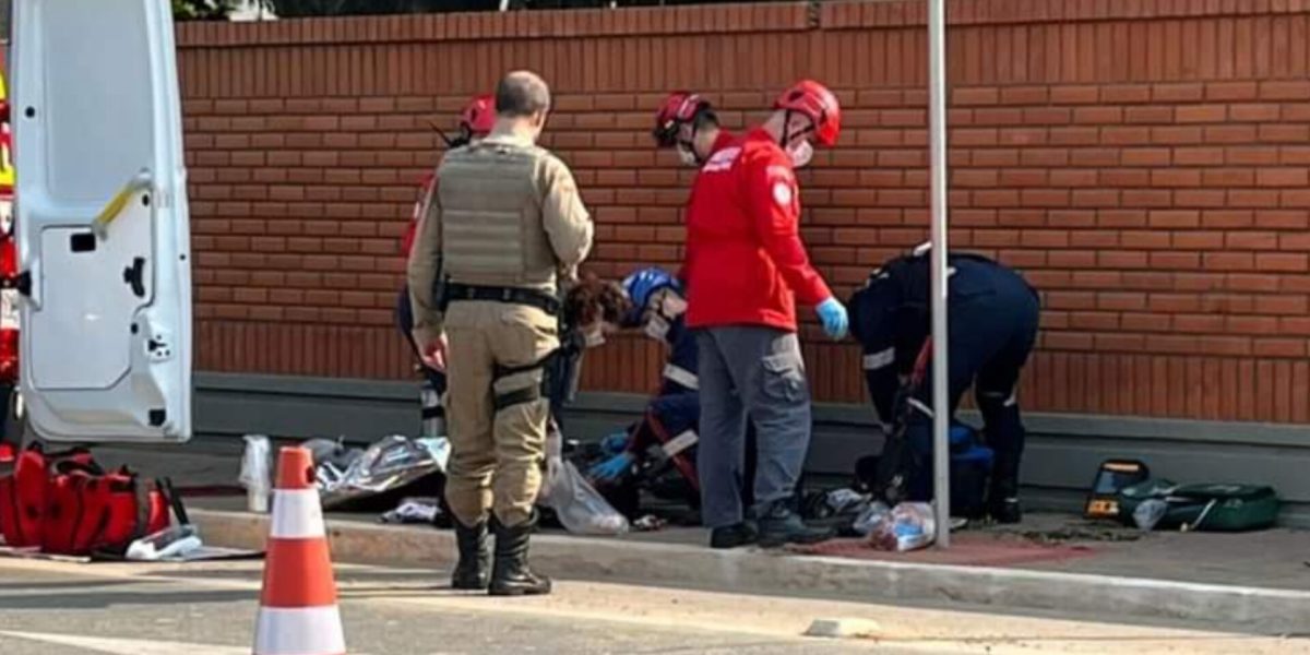 Motociclista morre após colisão em Jaraguá do Sul; ele havia deixado a esposa no trabalho