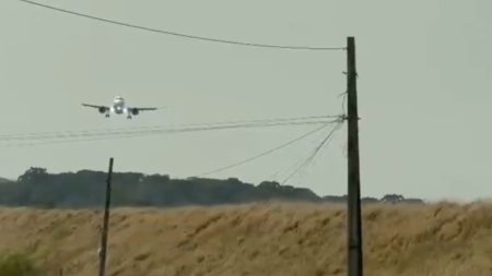 Em Chapecó, vento forte faz avião descer ‘de lado’ durante pouso