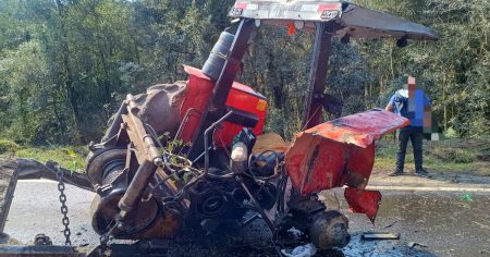 Colisão entre caminhão e trator na BR-470 deixa um ferido em Pouso Redondo