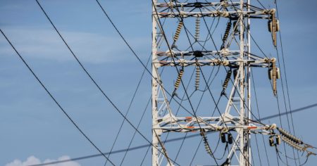 Aneel anuncia aumento na conta de luz com aplicação da bandeira vermelha