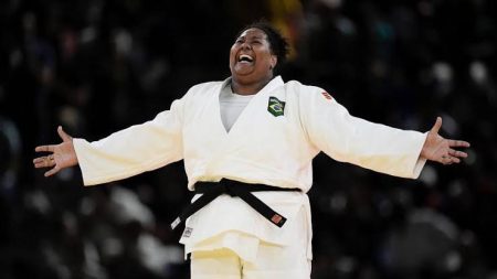 Brasil celebra seu 1° ouro nas Olimpíadas de Paris 2024 com Beatriz Souza no Judô