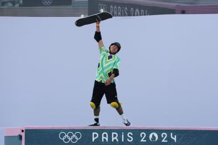 Olimpíadas 2024: volta perfeita na última tentativa garante bronze de Augusto Akio no skate