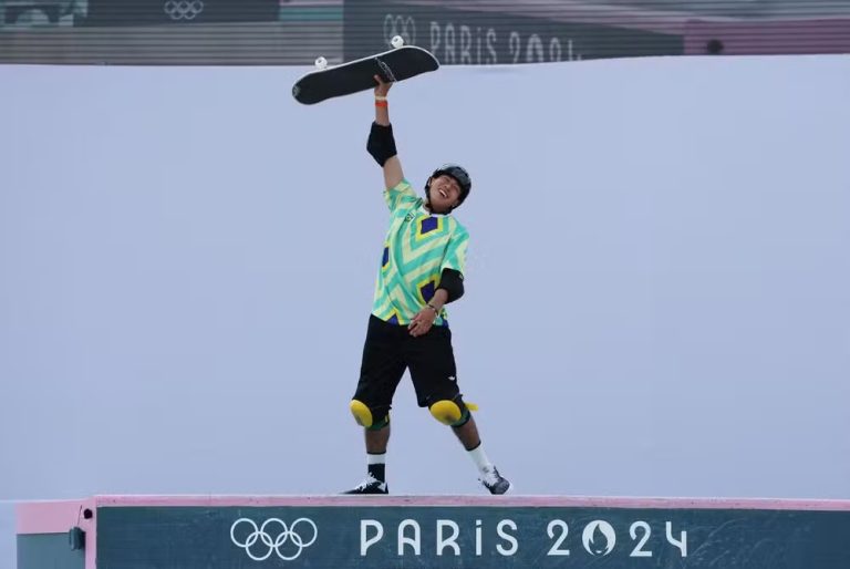 Olimpíadas 2024: volta perfeita na última tentativa garante bronze de Augusto Akio no skate