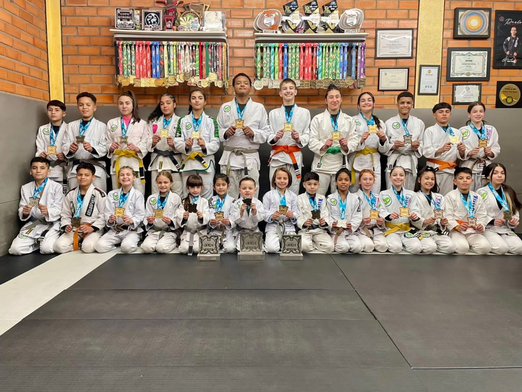 Jiu-Jitsu de Indaial em competição internacional: 30 atletas, 30 medalhas!