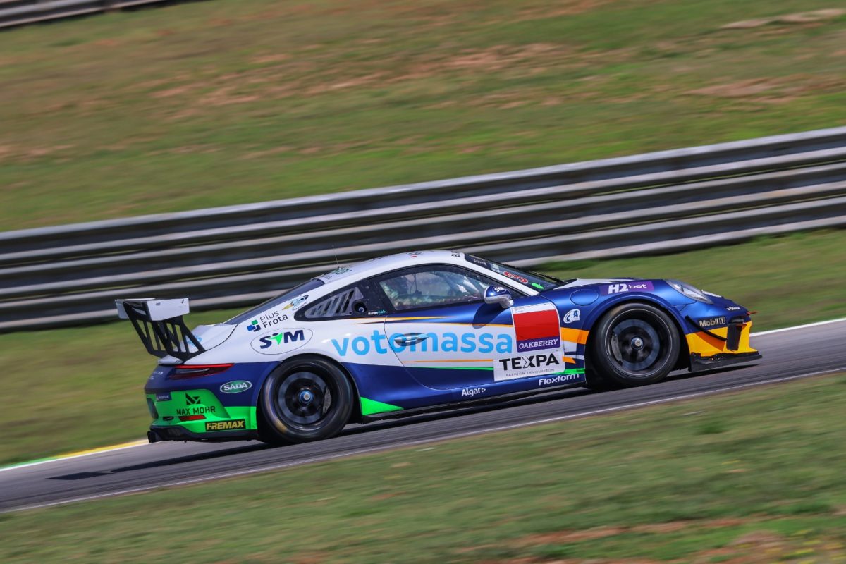 Piloto conquista troféu na Porsche Cup e leva bandeira de Blumenau ao pódio