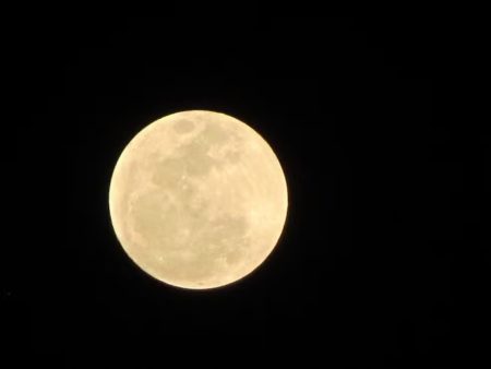 Olhe para o céu! Nesta segunda acontece a superlua azul