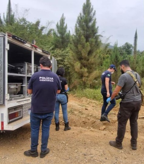 Corpos em decomposição são encontrados em area de mata de Barra Velha