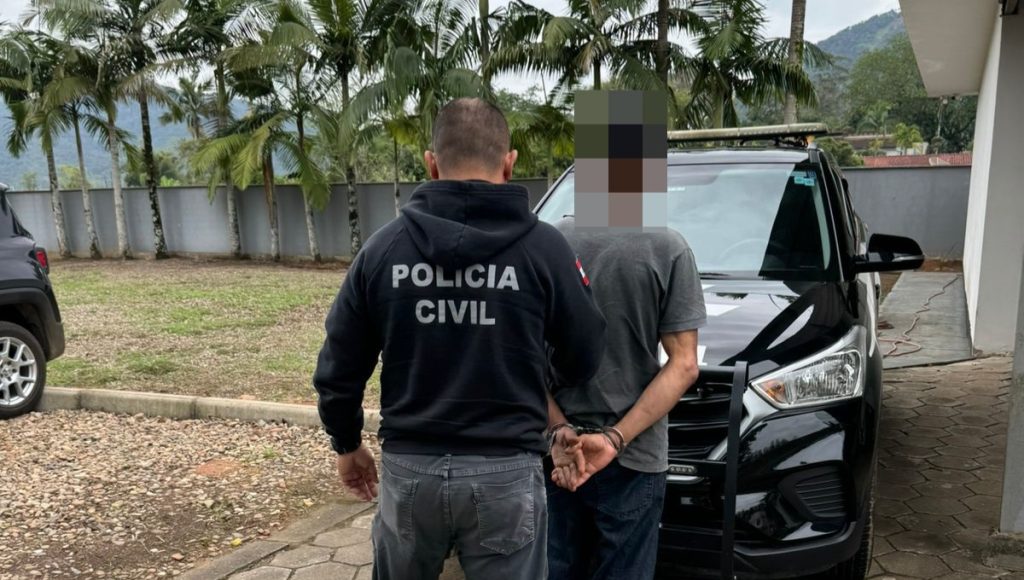 Homem investigado por estupro é preso em operação policial em Ascurra