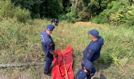 Mulher é resgatada após cair em ribanceira com cerca de 20 metros de profundidade em Rio do Sul 