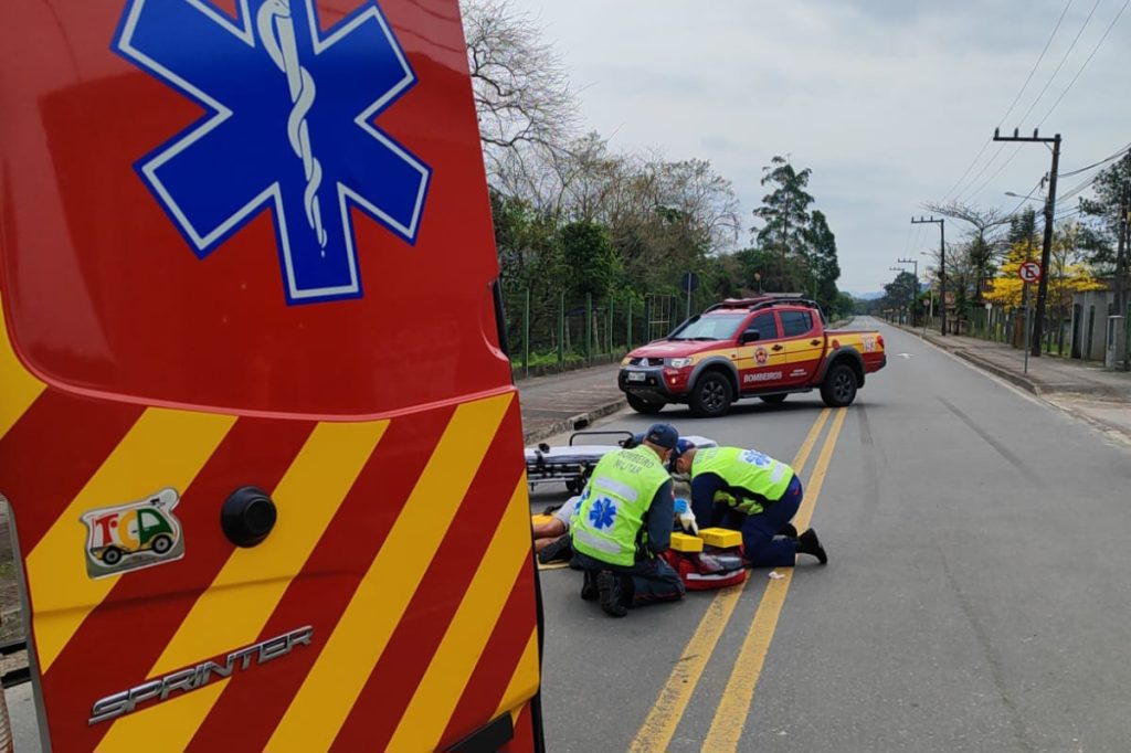 Motorista foge após colidir contra ciclista de 16 anos em Gaspar 