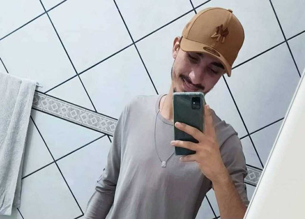 Jovem que morreu após colidir contra caminhão em Indaial é identificado 