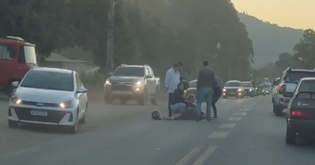 Rodovia em Indaial fica congestionada após 2 colisões simultâneas