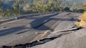 Rodovia de Doutor Pedrinho interditada há quase 2 anos por causa de cratera afeta economia local