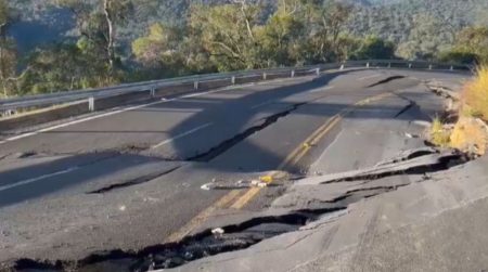 Rodovia de Doutor Pedrinho interditada há quase 2 anos por causa de cratera afeta economia local