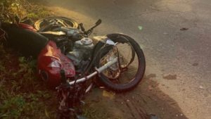 Motociclista morre após colidir contra carro no bairro Itoupava Central, em Blumenau