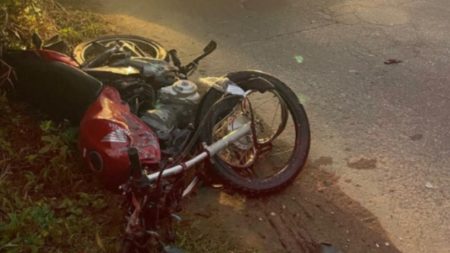 Motociclista morre após colidir contra carro no bairro Itoupava Central, em Blumenau