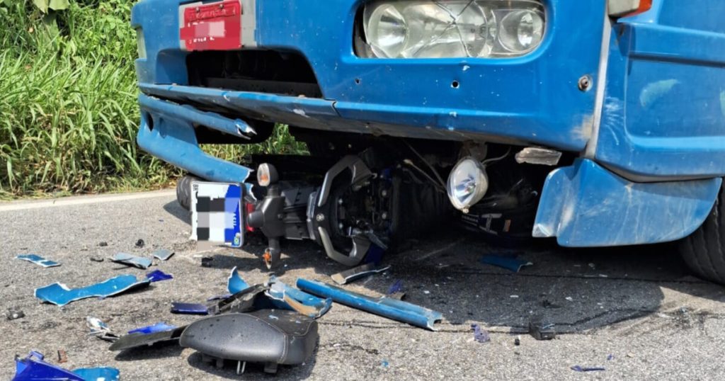 Jovem fica em estado grave após colisão entre caminhão e motocicleta nos limites de Brusque