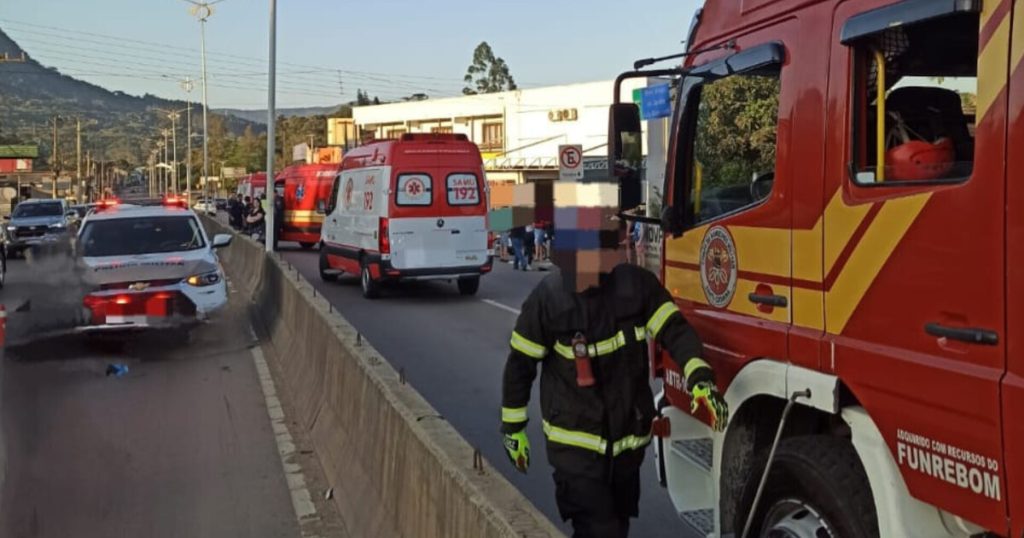 Motociclista morre ao ser projetado por cima de parapeito na via em Rio do Sul