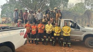 Bombeiros de SC resgatam 16 brigadistas desaparecidos em mata fechada em Mato Grosso