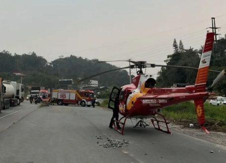 Acidente entre moto e caminhão deixa dois mortos em Blumenau 