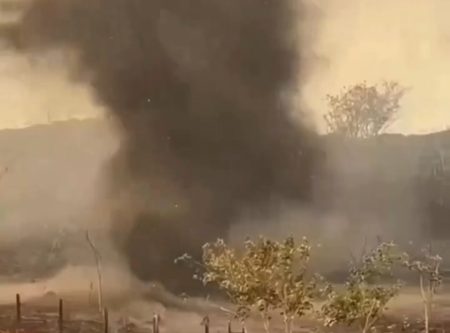 Redemoinho de terra e fuligem assusta moradores de SP 