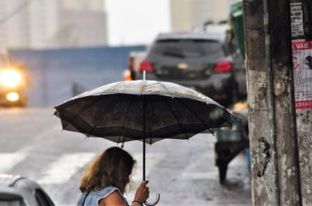 Inmet emite alerta de tempestade e queda de temperatura para SC